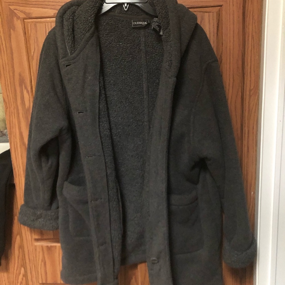 Thick coat with pockets and hood